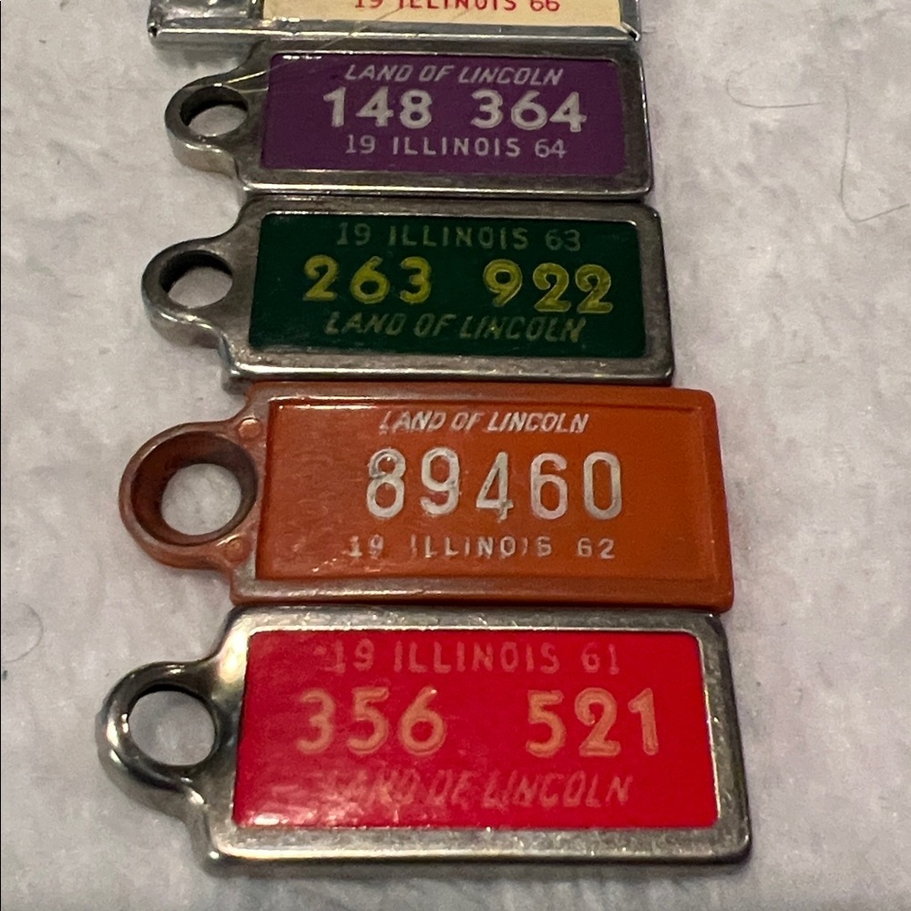 Vintage Disabled Veterans Illinois License Plate Keychains 1960-75 - Picture 2 of 5